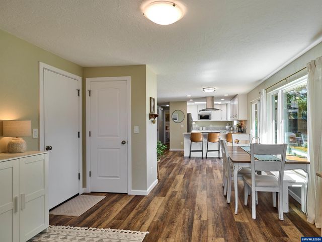 323 S 2nd St, Jefferson, OR 97352