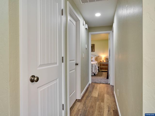 323 S 2nd St, Jefferson, OR 97352