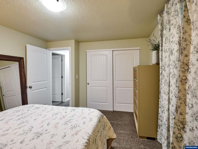 323 S 2nd St, Jefferson, OR 97352