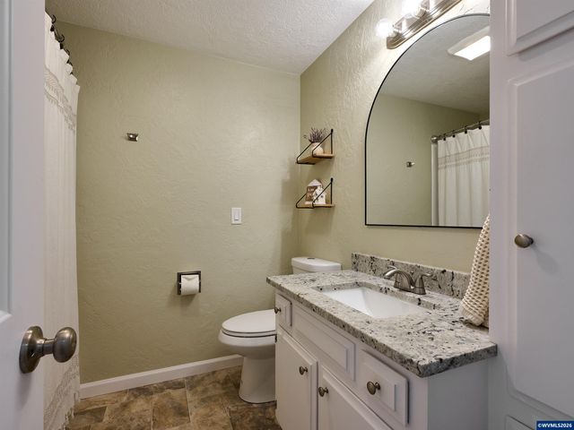 323 S 2nd St, Jefferson, OR 97352