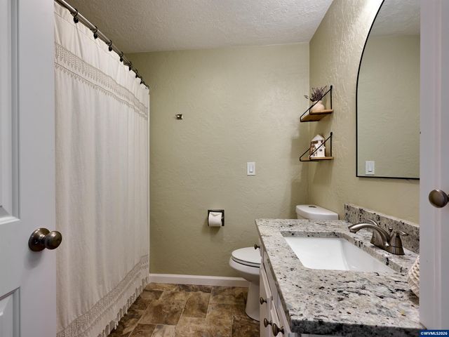323 S 2nd St, Jefferson, OR 97352