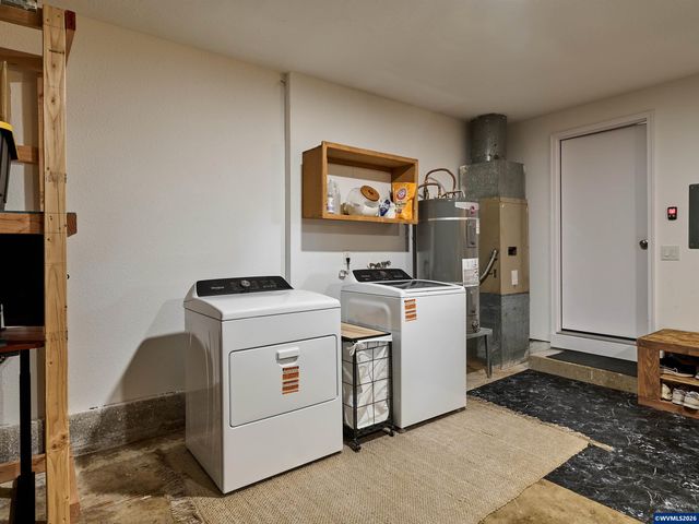 323 S 2nd St, Jefferson, OR 97352