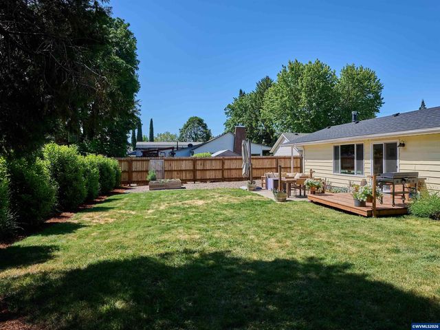 323 S 2nd St, Jefferson, OR 97352