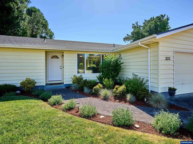 323 S 2nd St, Jefferson, OR 97352