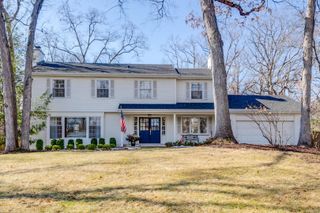 890 S Cherokee Road, Lake Forest, IL 60045