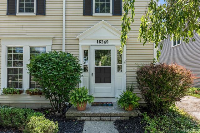 16249 Birwood Avenue, Beverly Hills Village, MI 48025