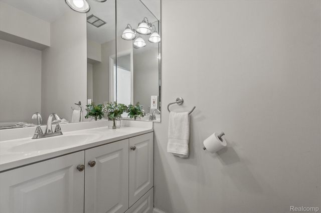 16249 Birwood Avenue, Beverly Hills Village, MI 48025