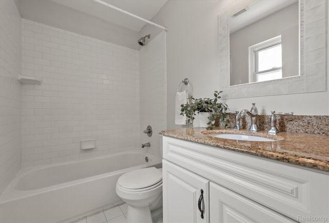 16249 Birwood Avenue, Beverly Hills Village, MI 48025