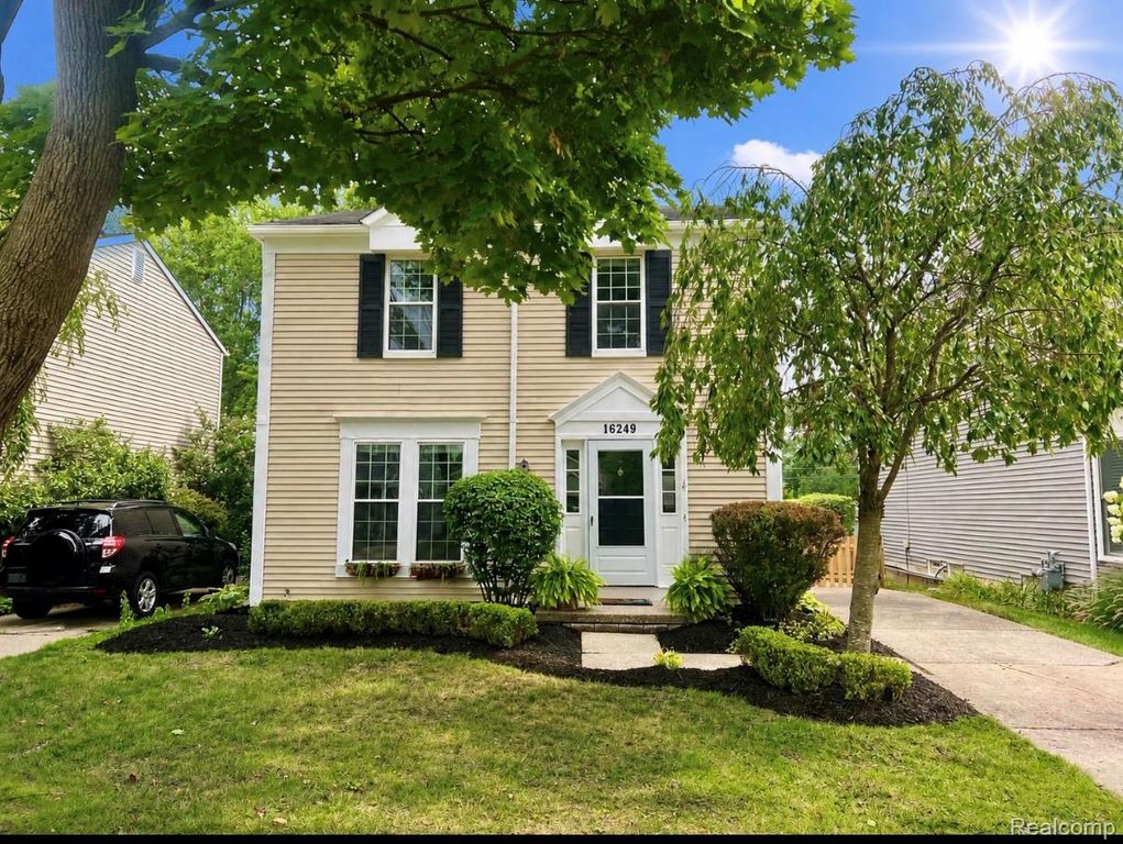 16249 Birwood Avenue, Beverly Hills Village, MI 48025