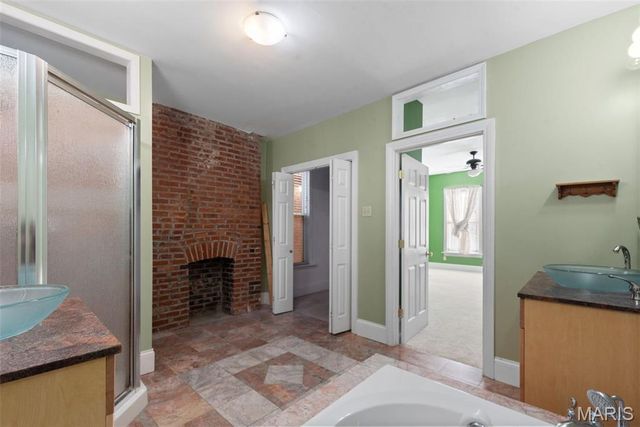 4131 Shenandoah Avenue, St Louis, MO 63110