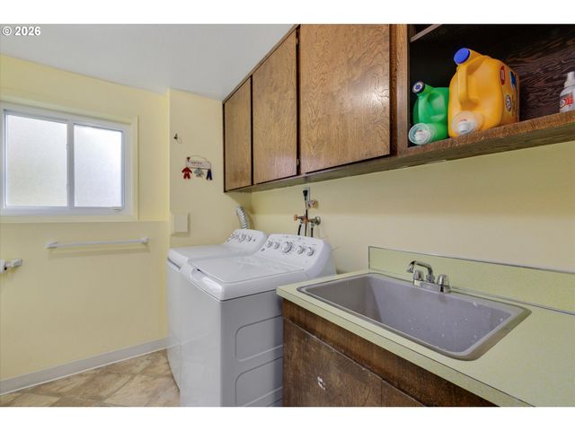 5814 Se CLAYSON Ave, Milwaukie, OR 97267