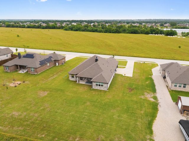 123 Cedar Elm Lane, Nevada, TX 75173