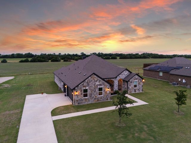 123 Cedar Elm Lane, Nevada, TX 75173