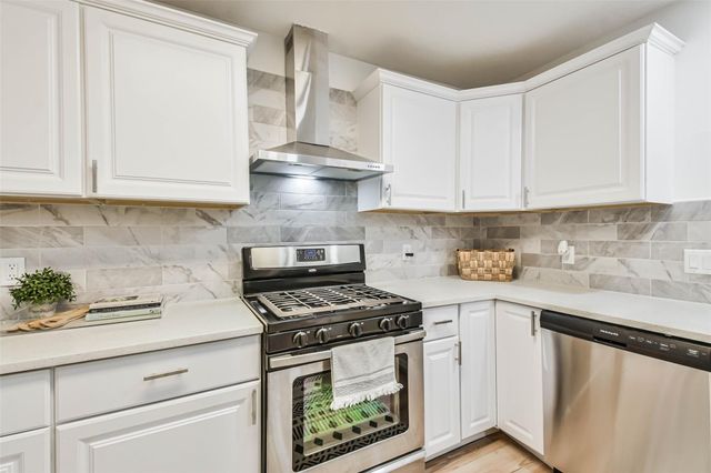 105 E Wavy Oak Circle, The Woodlands, TX 77381