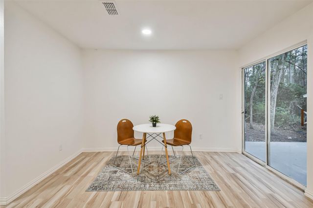 105 E Wavy Oak Circle, The Woodlands, TX 77381