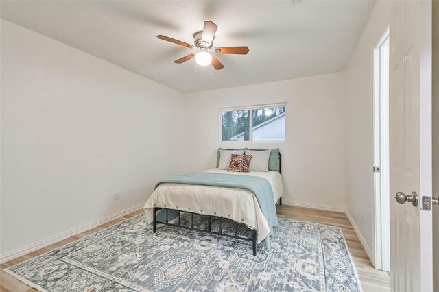 105 E Wavy Oak Circle, The Woodlands, TX 77381