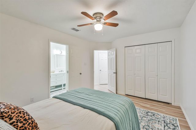 105 E Wavy Oak Circle, The Woodlands, TX 77381