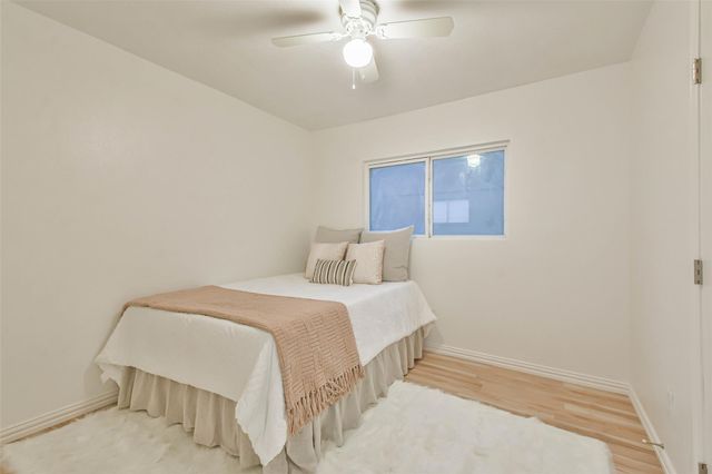 105 E Wavy Oak Circle, The Woodlands, TX 77381