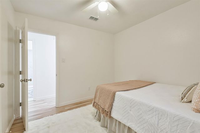 105 E Wavy Oak Circle, The Woodlands, TX 77381