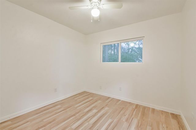 105 E Wavy Oak Circle, The Woodlands, TX 77381