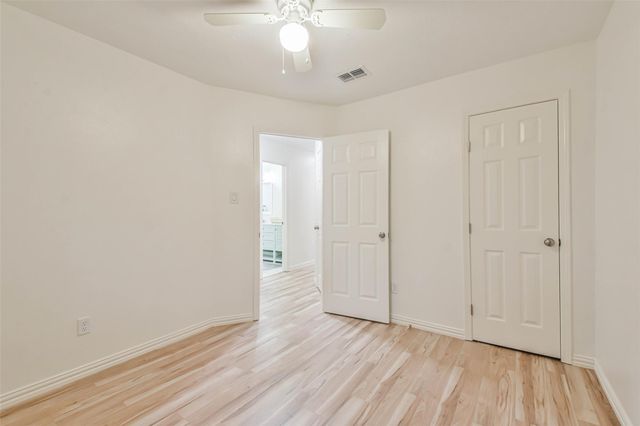 105 E Wavy Oak Circle, The Woodlands, TX 77381