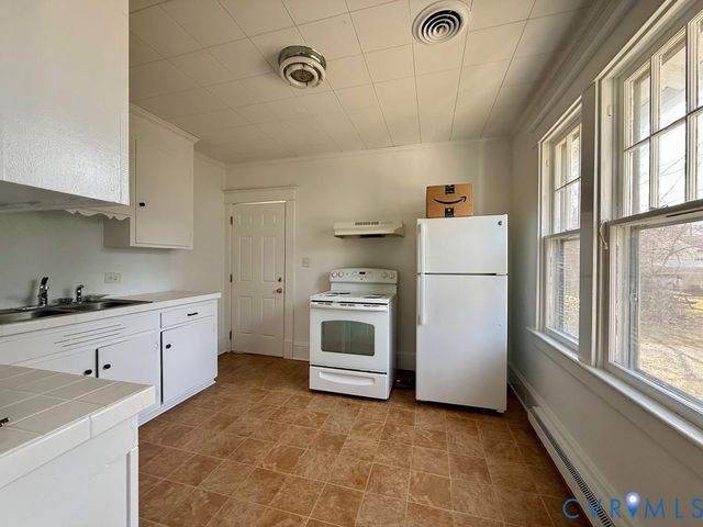 312 E Church St, Kilmarnock, VA 22482