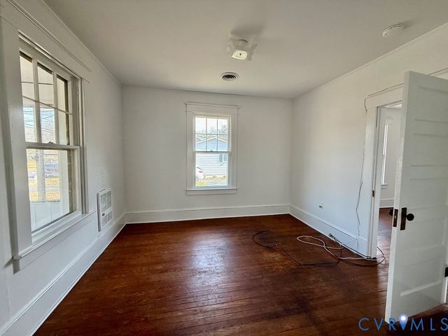 312 E Church St, Kilmarnock, VA 22482