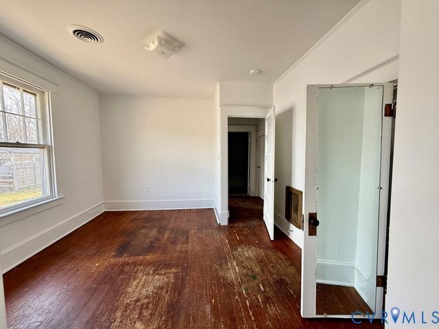 312 E Church St, Kilmarnock, VA 22482