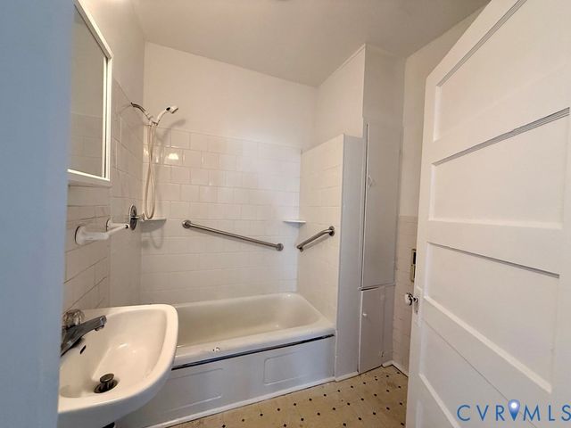 312 E Church St, Kilmarnock, VA 22482