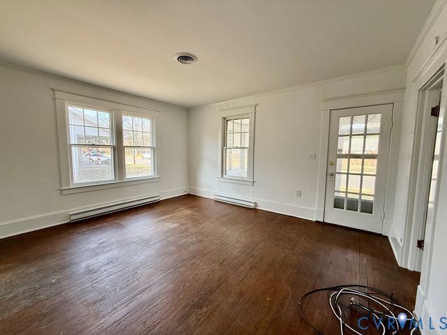 312 E Church St, Kilmarnock, VA 22482