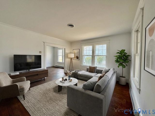 312 E Church St, Kilmarnock, VA 22482