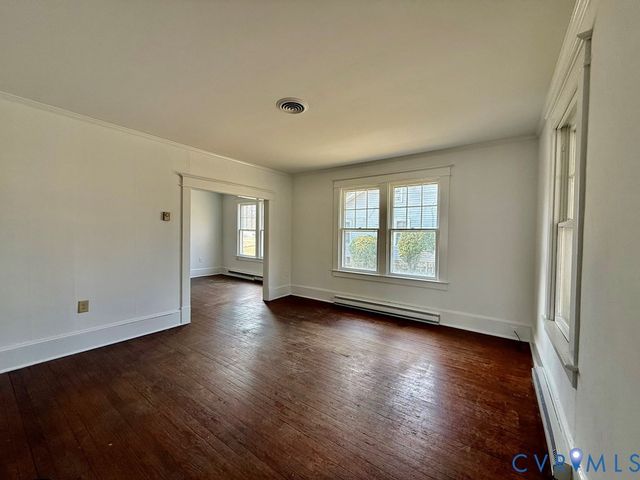 312 E Church St, Kilmarnock, VA 22482