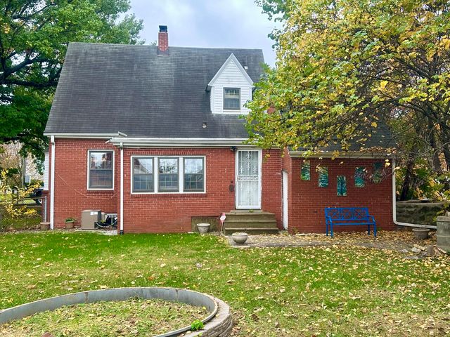 1737 E Walnut Street, Springfield, MO 65802