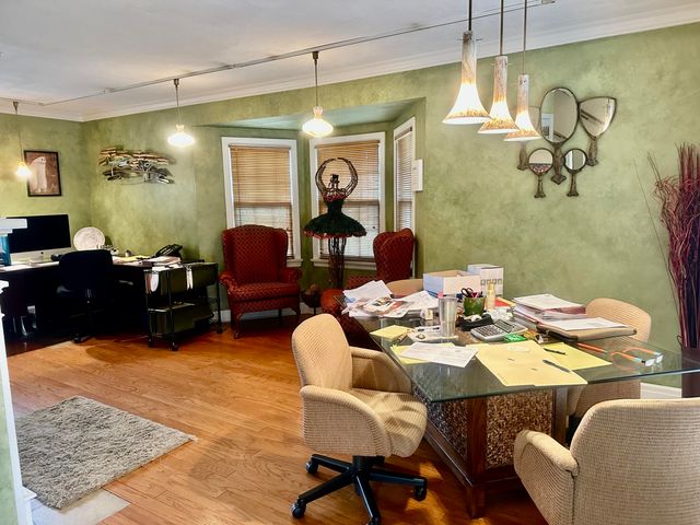 1737 E Walnut Street, Springfield, MO 65802