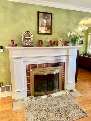 1737 E Walnut Street, Springfield, MO 65802