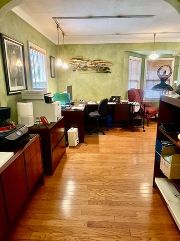 1737 E Walnut Street, Springfield, MO 65802