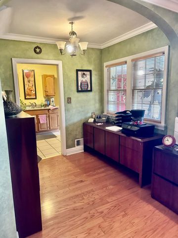 1737 E Walnut Street, Springfield, MO 65802