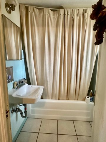 1737 E Walnut Street, Springfield, MO 65802