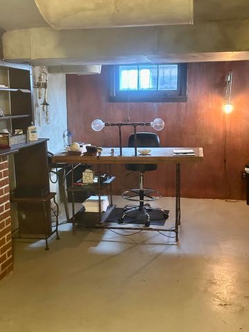 1737 E Walnut Street, Springfield, MO 65802