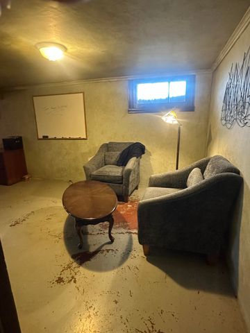 1737 E Walnut Street, Springfield, MO 65802