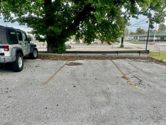 1737 E Walnut Street, Springfield, MO 65802