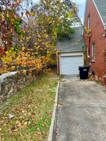 1737 E Walnut Street, Springfield, MO 65802