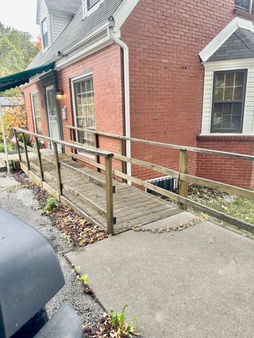 1737 E Walnut Street, Springfield, MO 65802