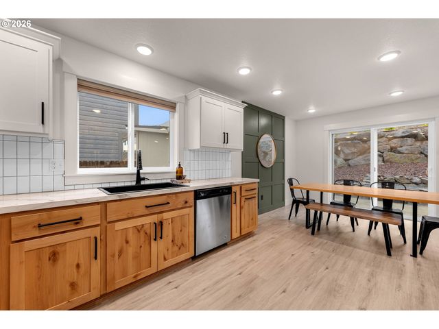 610 STONE VIEW Way, Kalama, WA 98625