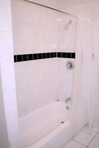 4835 W Congress Parkway, Chicago, IL 60644