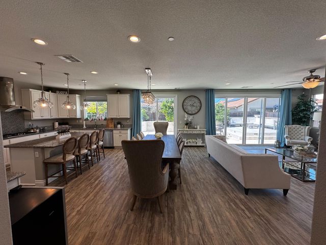 8026 Prairie Hawk Way, Sacramento, CA 95829