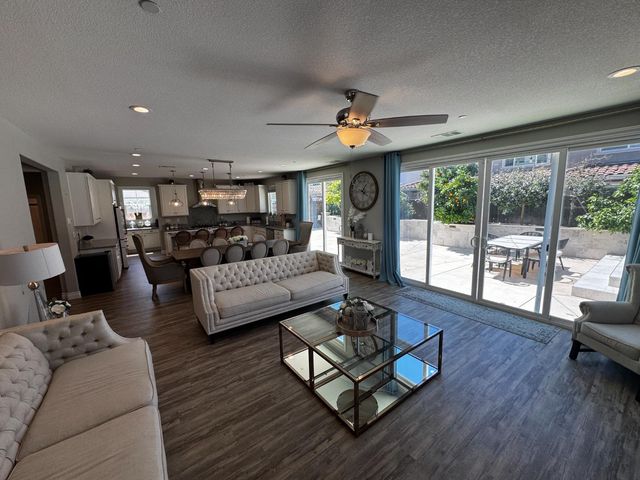 8026 Prairie Hawk Way, Sacramento, CA 95829