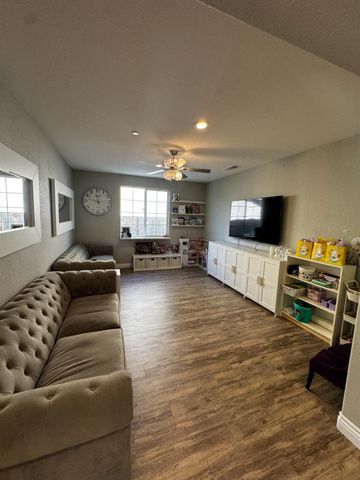 8026 Prairie Hawk Way, Sacramento, CA 95829