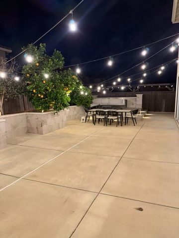 8026 Prairie Hawk Way, Sacramento, CA 95829