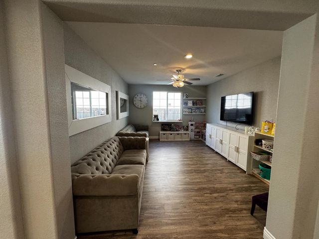 8026 Prairie Hawk Way, Sacramento, CA 95829